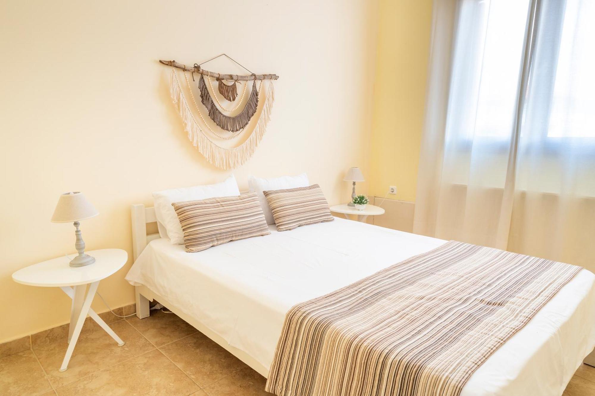 Stamatia Suites Аспровалта Екстериор снимка